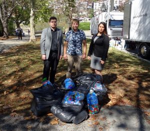 Младежи къпачки