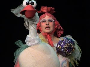 9.КОКОШКА С БРОШКА