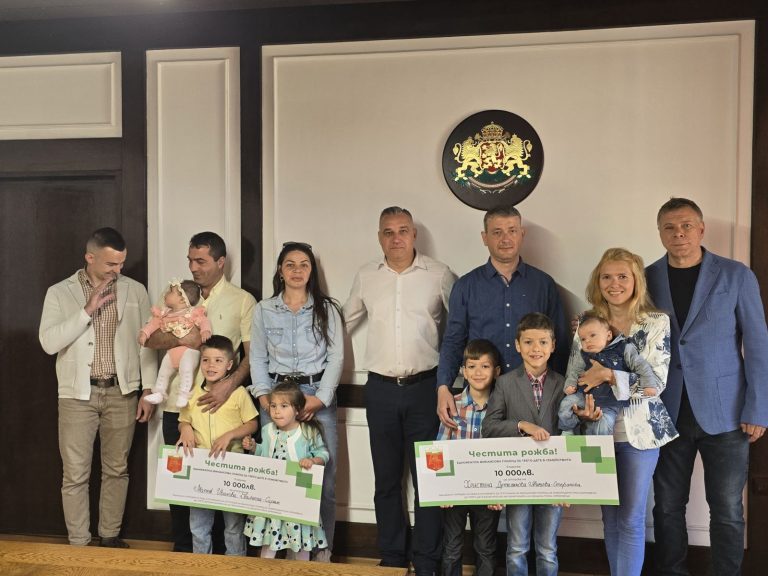 Забележителности | Седем са вече горнооряховските семейства, получили новата общинска подкрепа от 10 000 лв. при раждане на трето дете