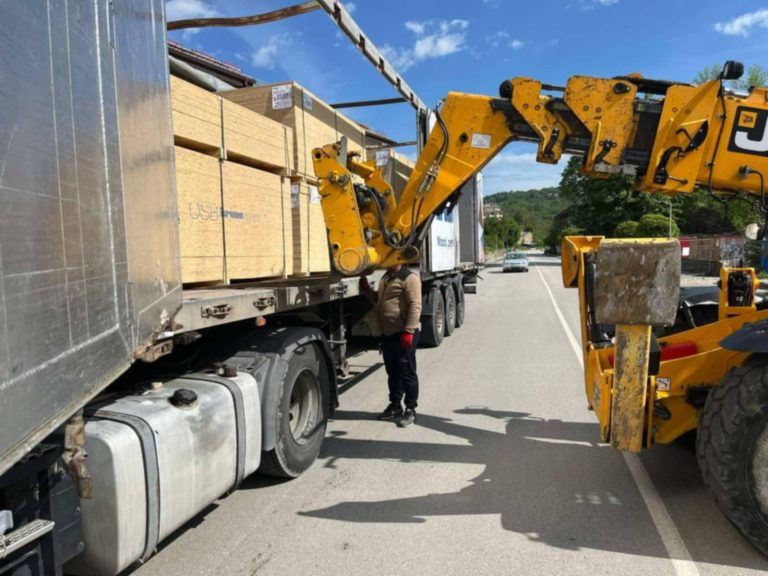 Забележителности | Националната гимназия по приложни изкуства в Трявна получи покрив, дарен от “Кроношпан”