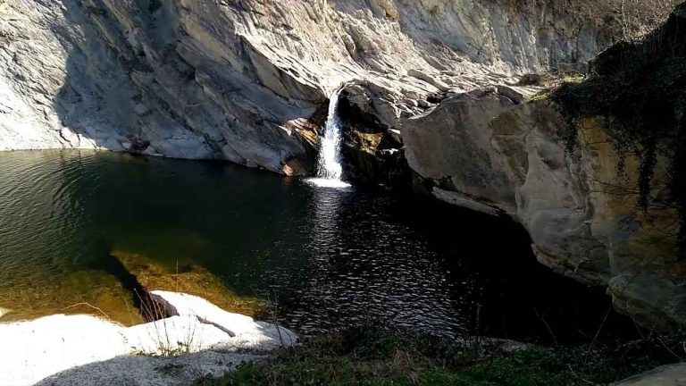 Забележителности | Мъж се удави в Къпиновския водопад пред очите на детето си