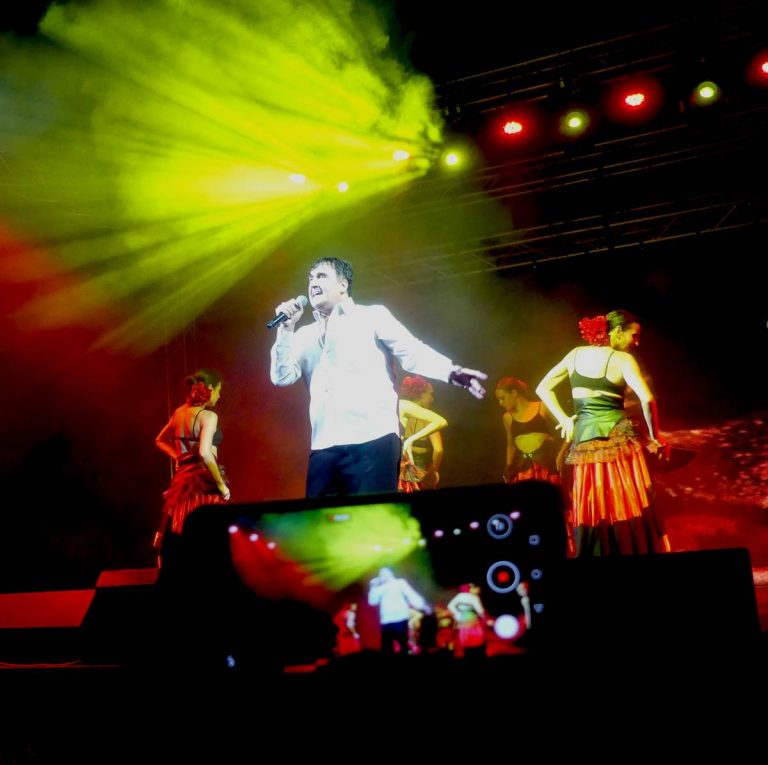 Настаняване | Веселин Маринов с празничен концерт на Коледния базар