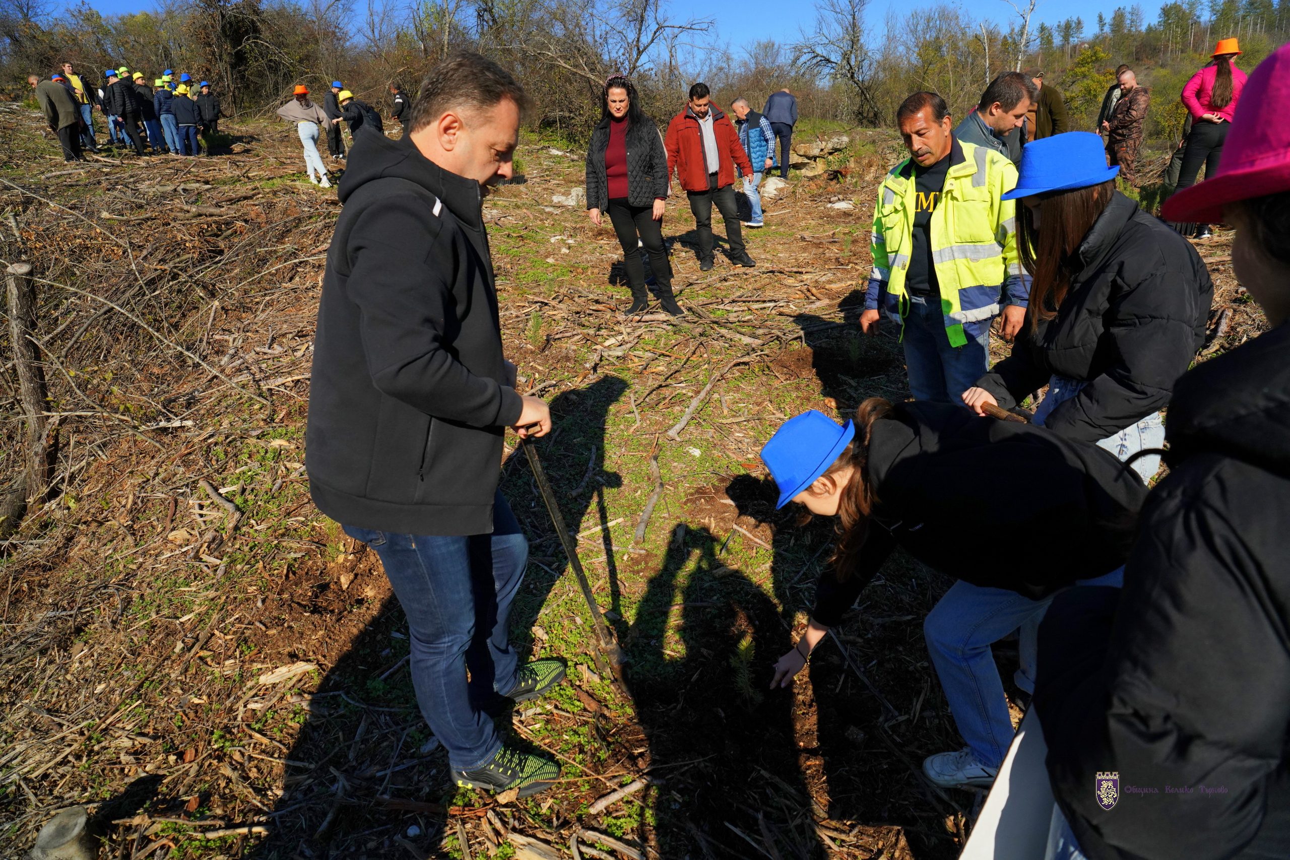 Забележителности | Кметът Панов и „Джуниър бенд“ дадоха старт на новата гора на „Гарга баир“