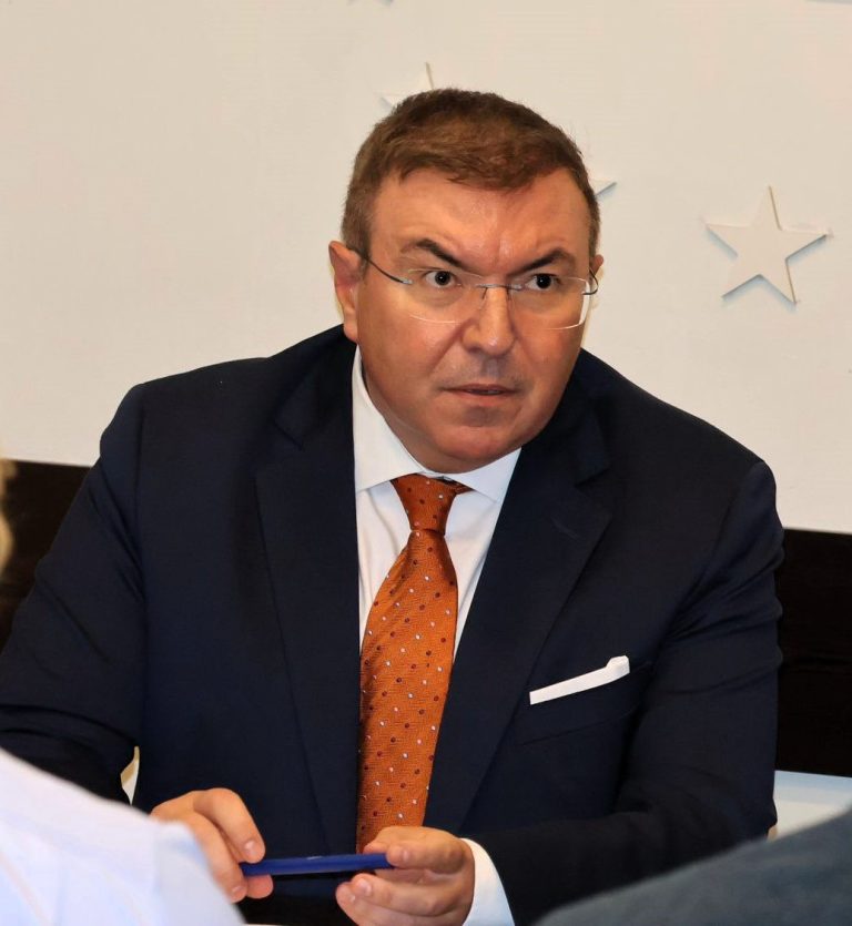 Забележителности | След намесата на проф. д-р Костадин Ангелов:  Министерството на здравеопазването с извънредни действия за качеството на въздуха и дейността на „Кроношпан“