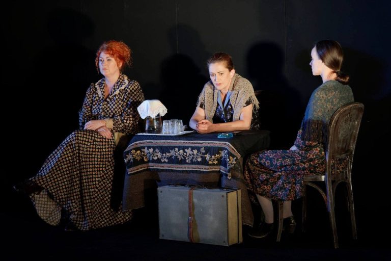 Забележителности | Разтърсващият спектакъл “Поразените” – в читалище “Надежда”