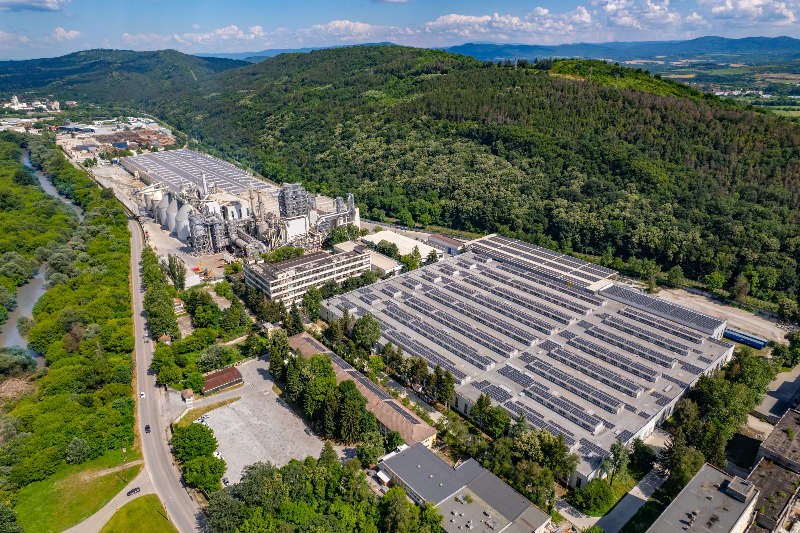 Забележителности | “Кроношпан” започна ефективно спиране на линията за ПДЧ, окончателно ще бъде спряна в неделя