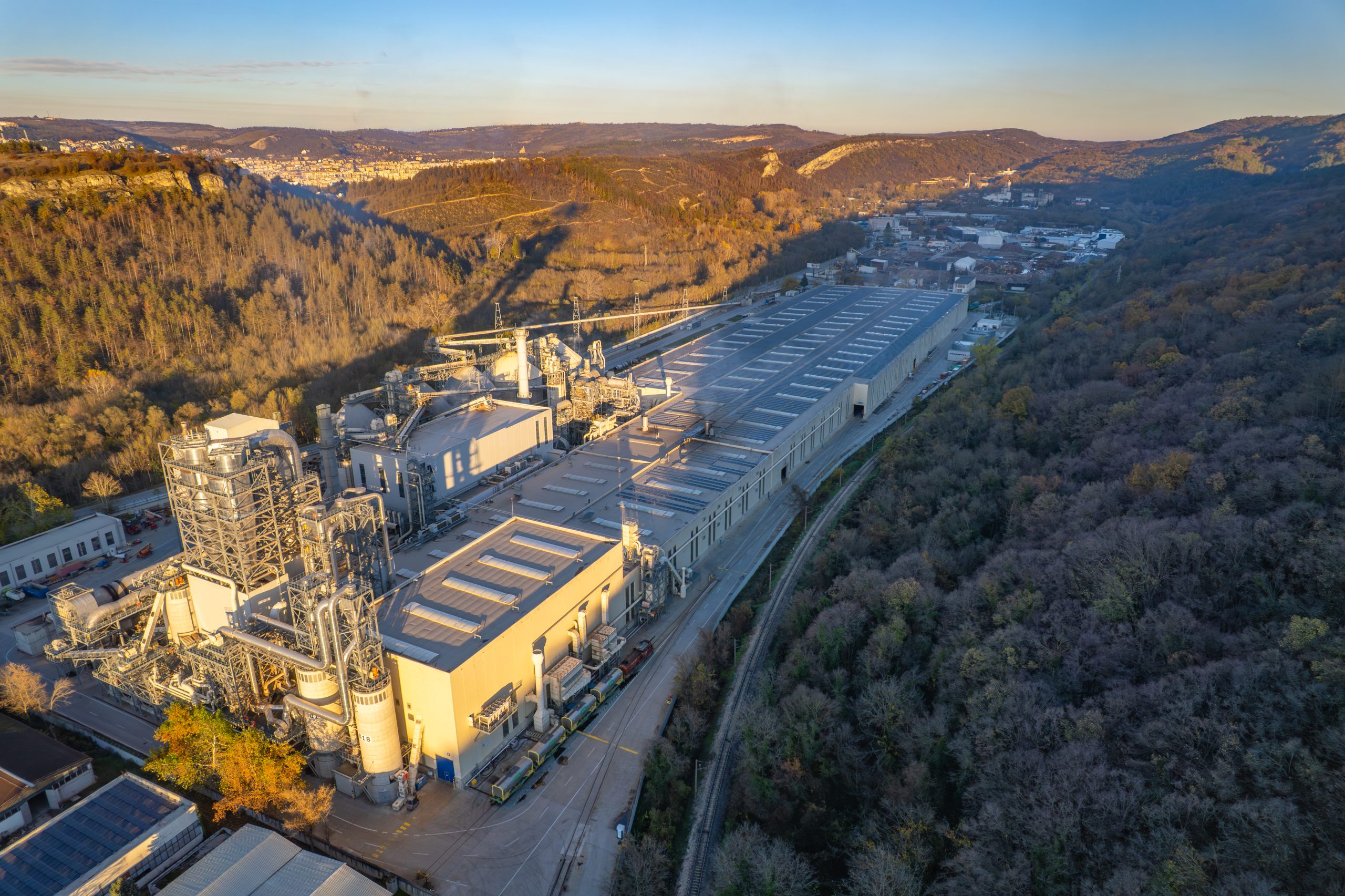 Забележителности | Кроношпан: Въпреки че спряхме производствената линия за ПДЧ, превишенията на ФПЧ във В. Търново продължават