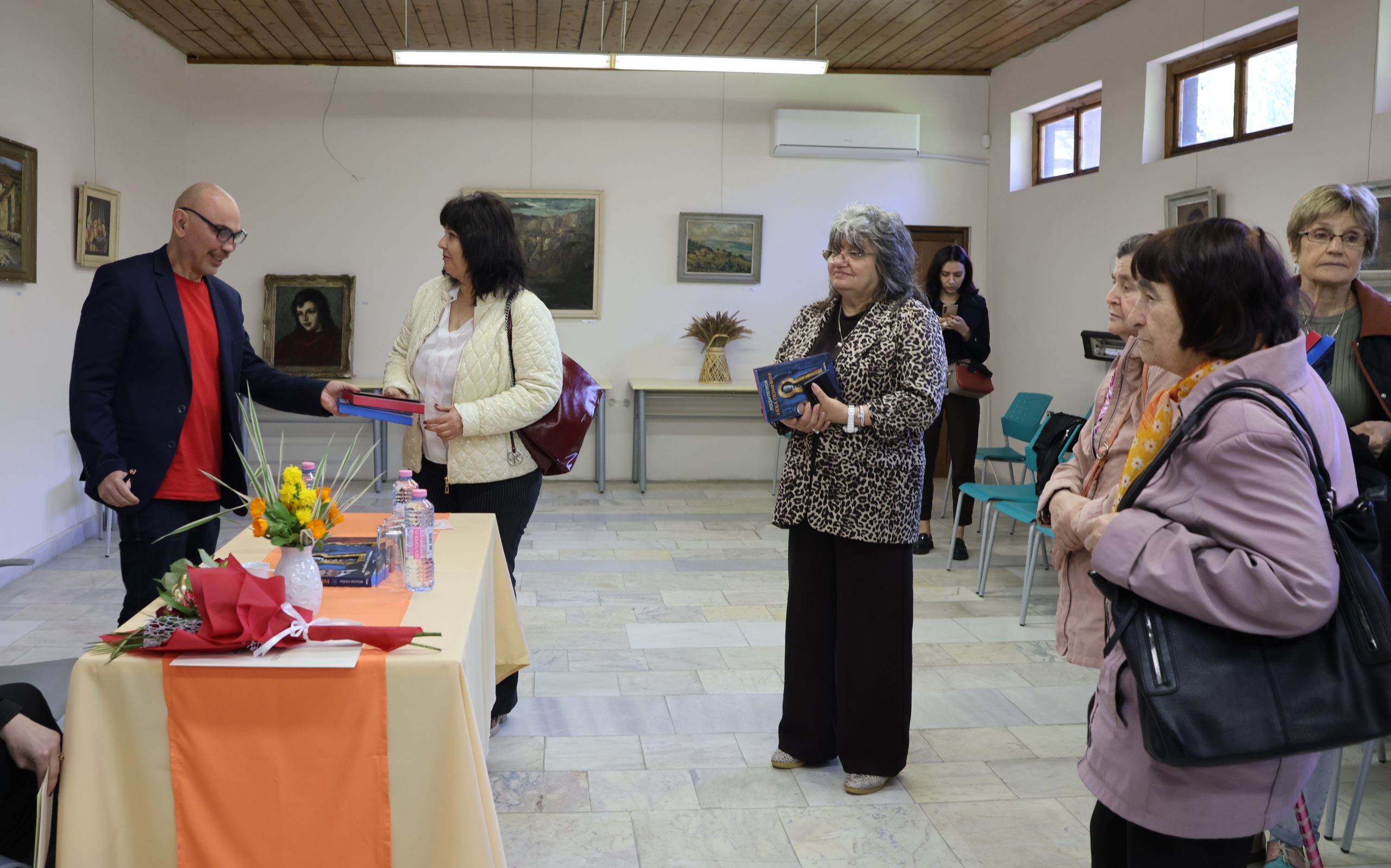 Забележителности | Жители на Лясковец  участваха в среща-разговор с Росен Петров