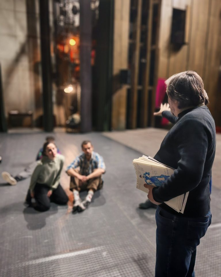 Необичайна среща с публиката преди премиерата на „Много шум за нищо“ във Велико Търново