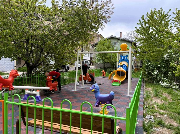 Нова детска площадка изграждат в кв. 