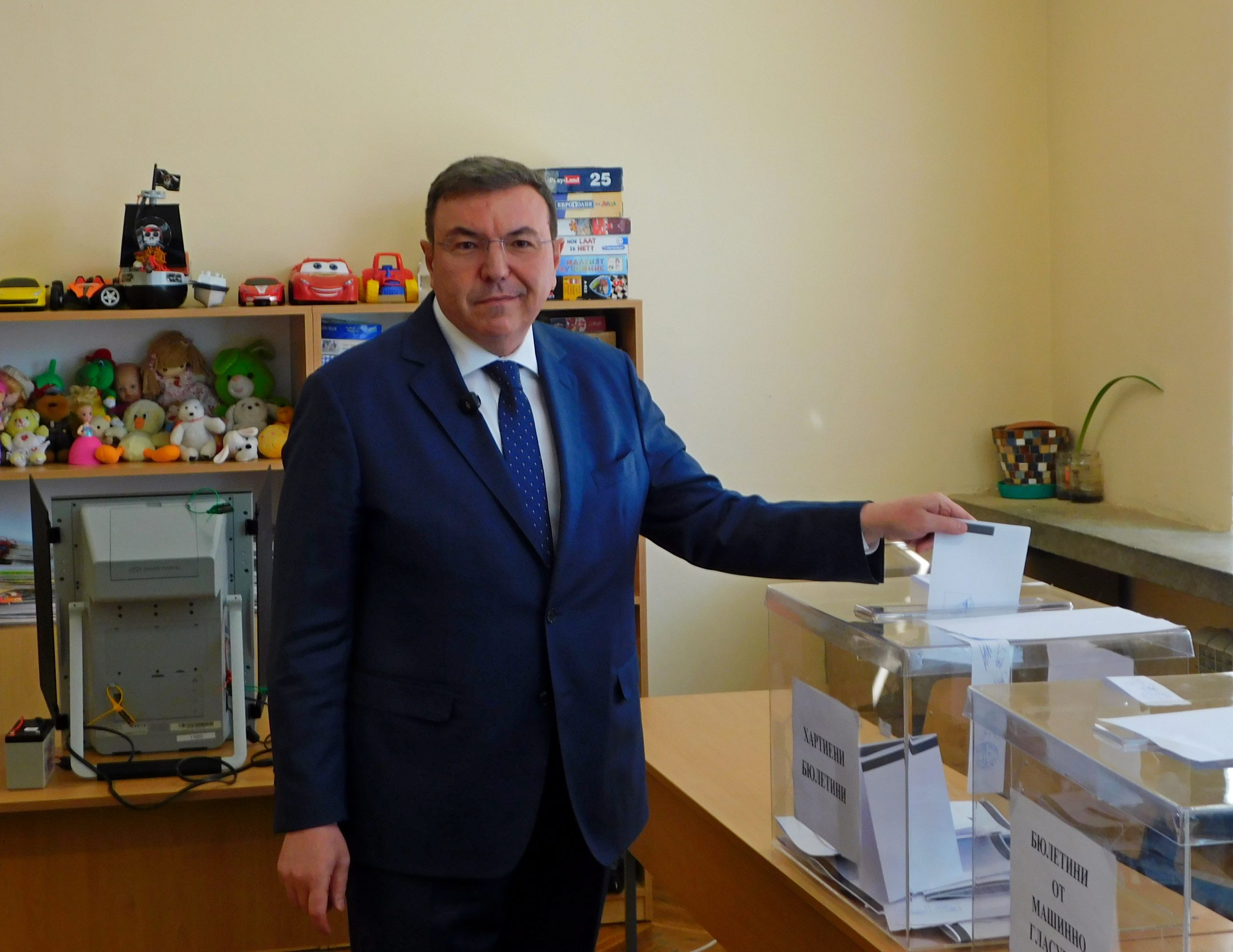 Забележителности | Проф. Костадин Ангелов: “Гласувах за ред, работа за хората и икономически растеж!”