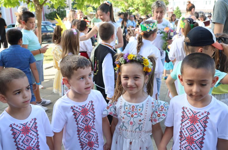 Забележителности | Еньовденска магия сътвориха децата на Лясковец с обич в сърцата