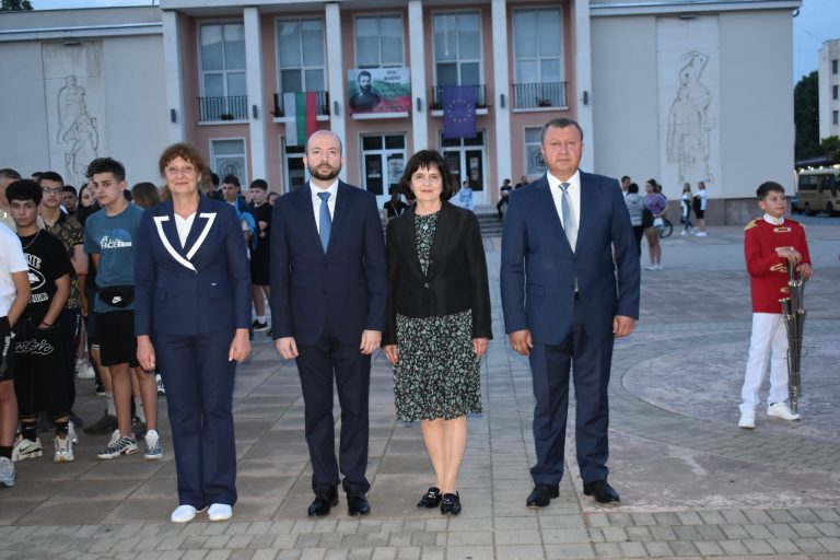 Павликени се поклони пред паметта на Христо Ботев