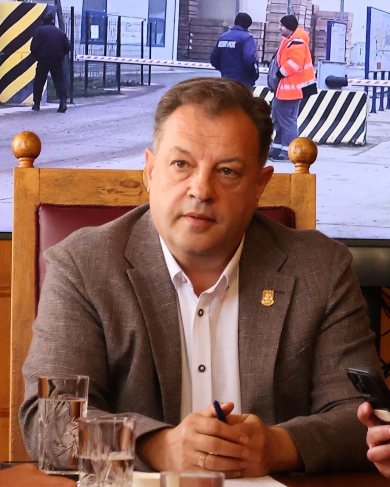 Забележителности | Даниел Панов: „Над 100 са сигналите за мръсен въздух от сутринта, сезирам МОСВ – „Кроношпан“ не може да обгазява целия град“