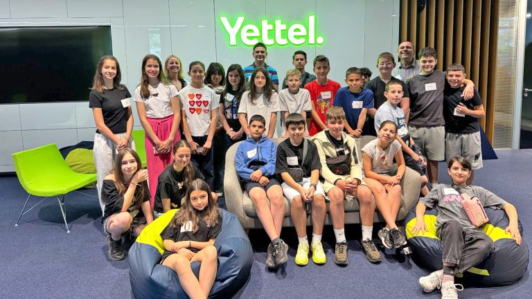 Забележителности | Yettel Teen Academy среща ученици с роботика, AI и реални бизнес казуси