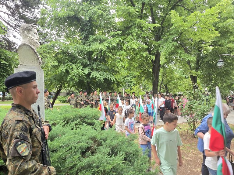 С тържествен ритуал Горна Оряховица почете паметта на Ботев и загиналите за свободата на България