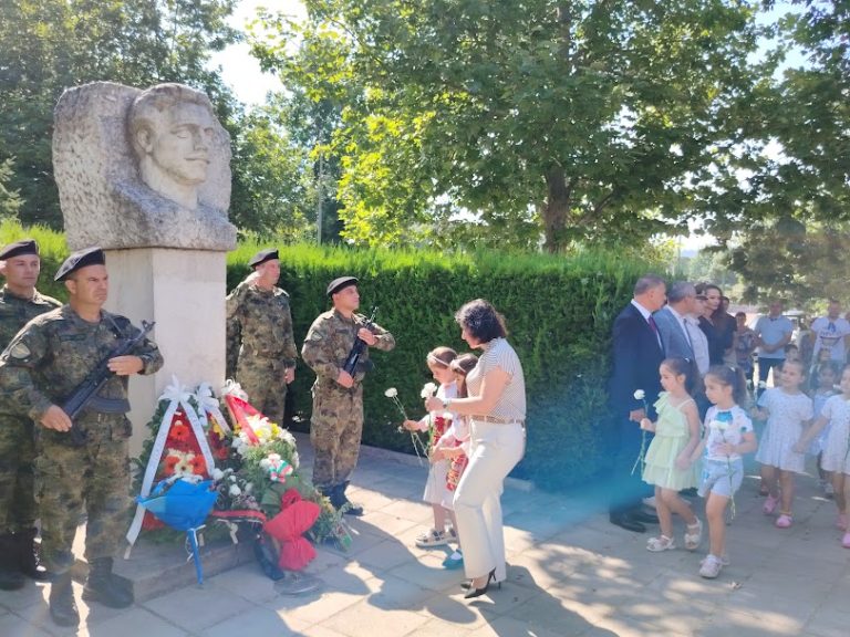 Забележителности | Горнооряховчани честваха 189 години от рождението на Васил Левски