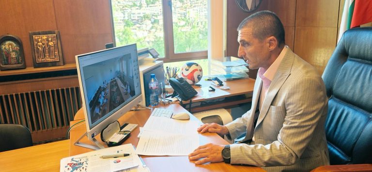 Забележителности | Директорите на училища обсъждаха в РУО учебната година, областният управител призова за единство
