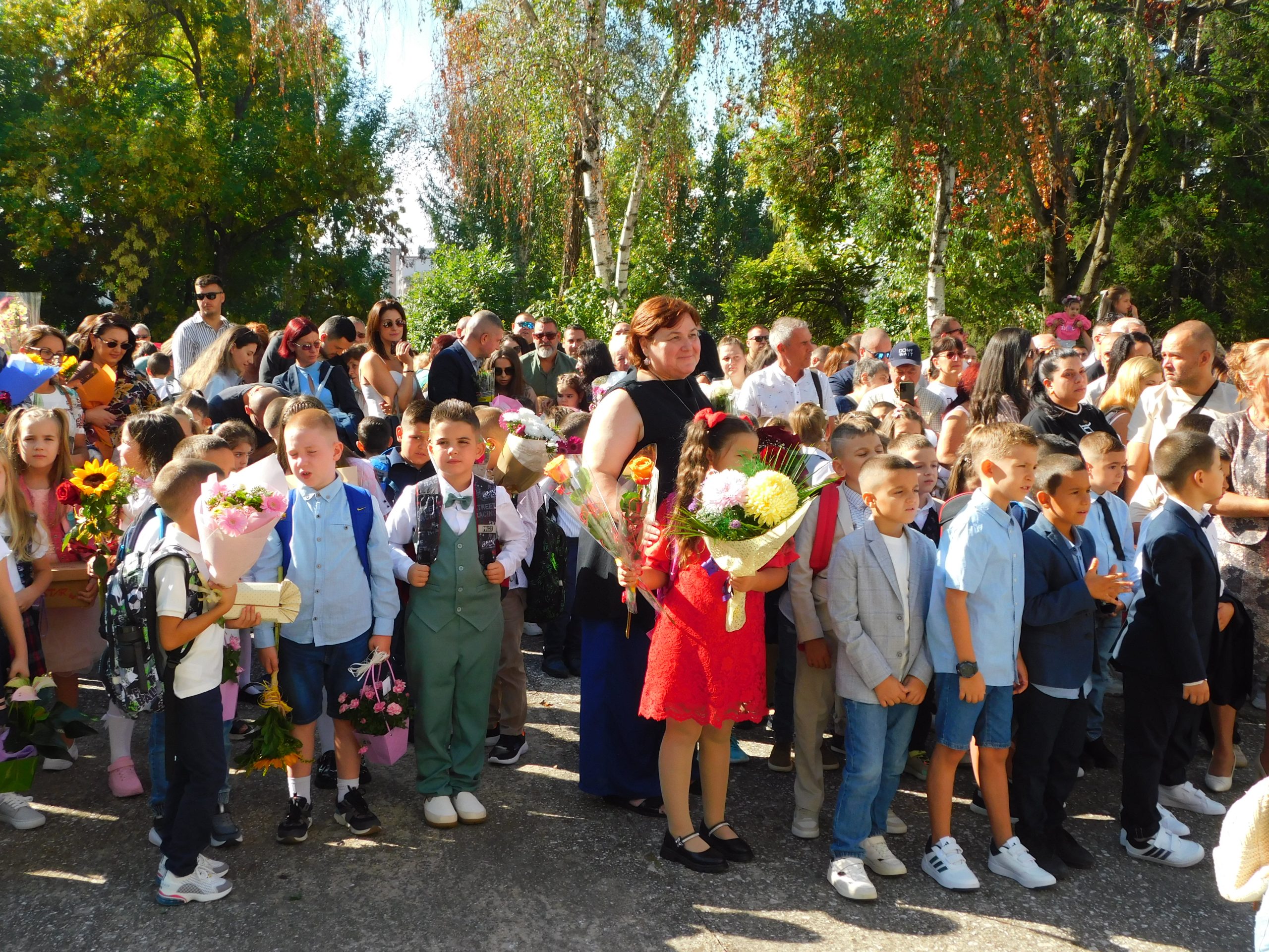 Забележителности | 1300 ученици и 6 паралелки с първокласници в СУ „Емилиян Станев“