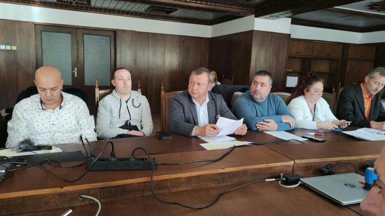 Забележителности | 6 бързи влака вече няма да спират в Павликени, кметът внесе петиция „против“